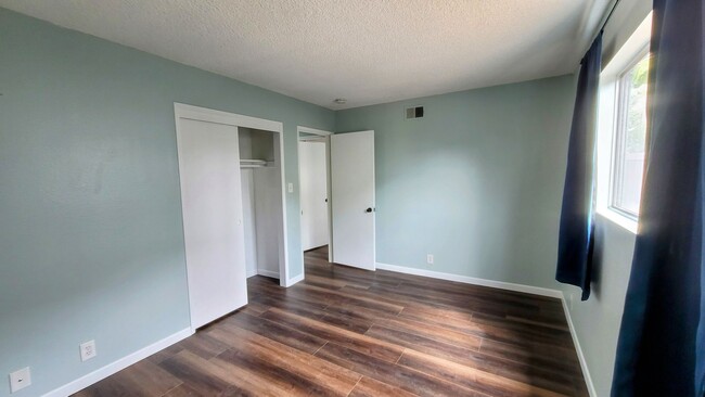 Building Photo - Oxnard Shores Home