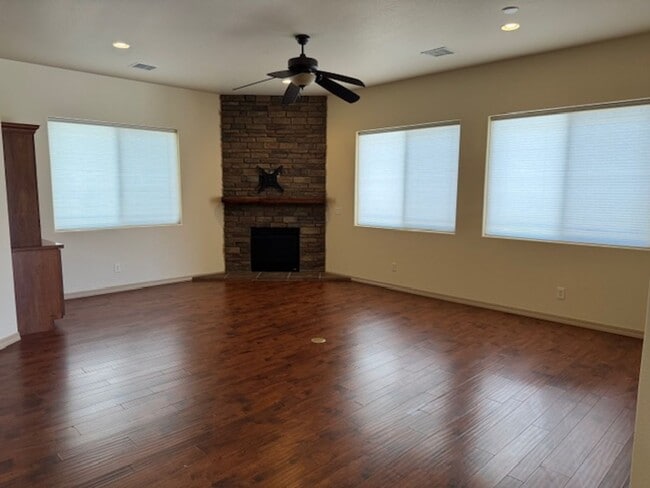 Building Photo - Gorgeous 3-bedrooms, 2-baths home located in Willow Hills! "In Prescott"