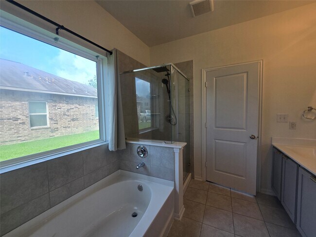 Building Photo - 7318 Parkview Dr