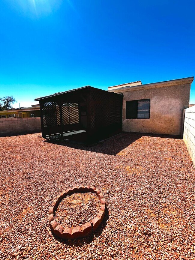 Building Photo - Charming Summerlin retro 2-bedroom home