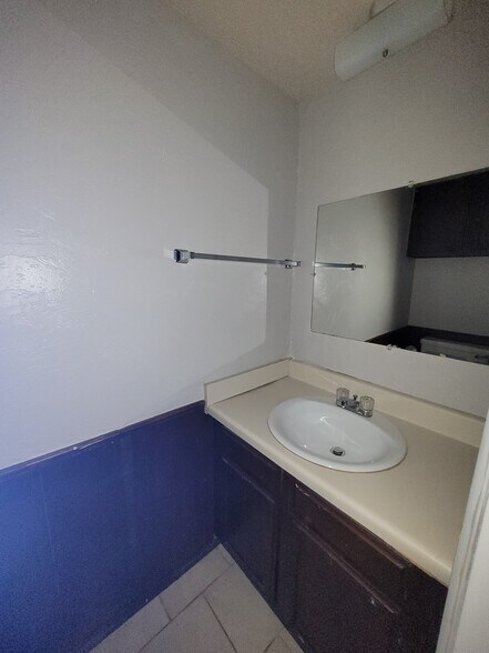 Building Photo - 7313 Edenborough Dr