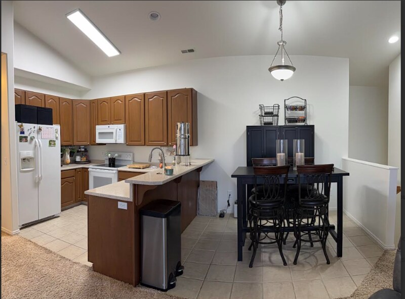 Building Photo - 473 N Kent Ln