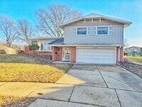 Building Photo - 15251 Colina Ave