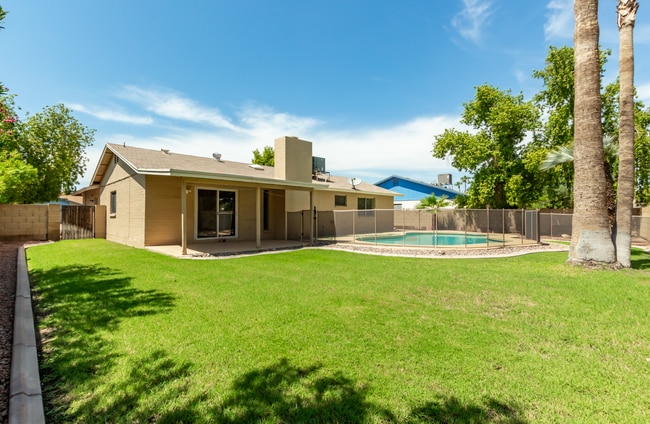 Building Photo - 2215 N Los Altos Dr