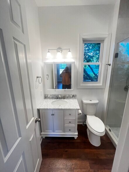 Bath #2 - 2101 Grantland Ave