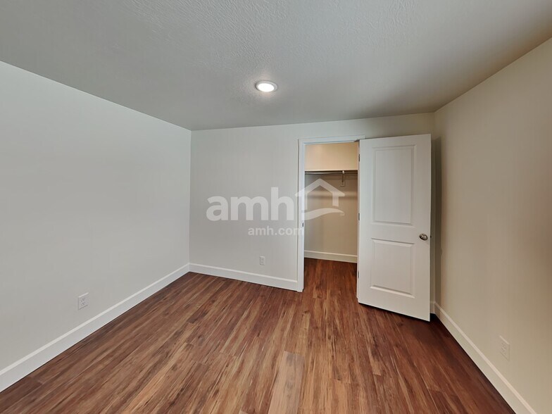 Building Photo - 11047 S Blue Byu Dr