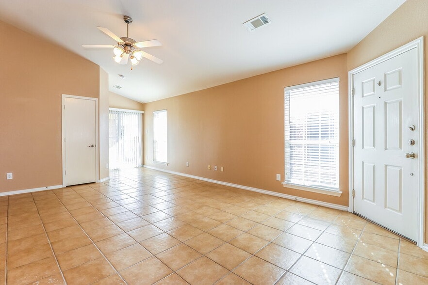 Building Photo - 6440 Regina Dr