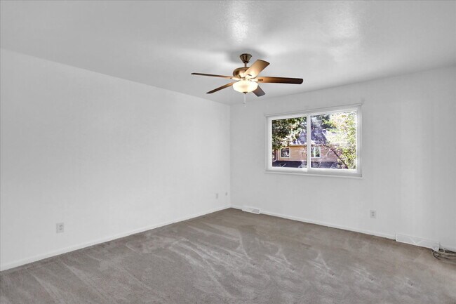 Building Photo - "Spacious 4-Bedroom Haven with 3 Full Baths in Aurora's Heart – 2068 Sq Ft of Comfort!"