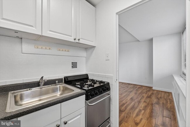 Building Photo - 1021 Arlington Blvd