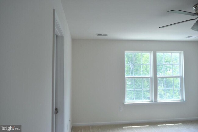 Building Photo - 8659 Rosecrans Ln