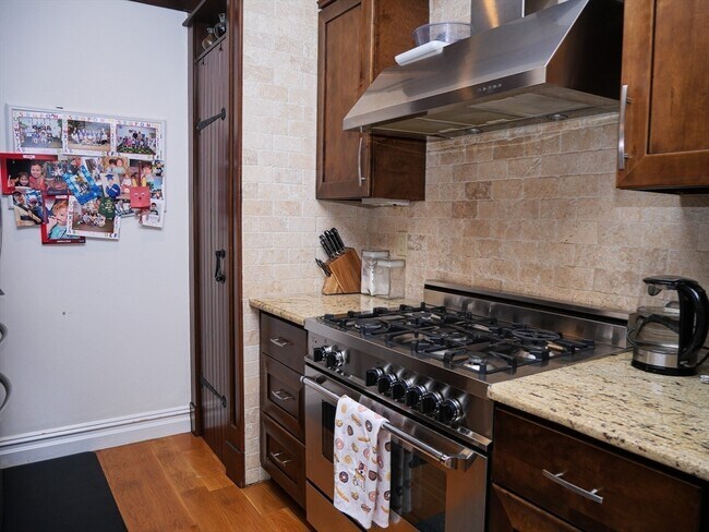 Building Photo - 161 Tudor St