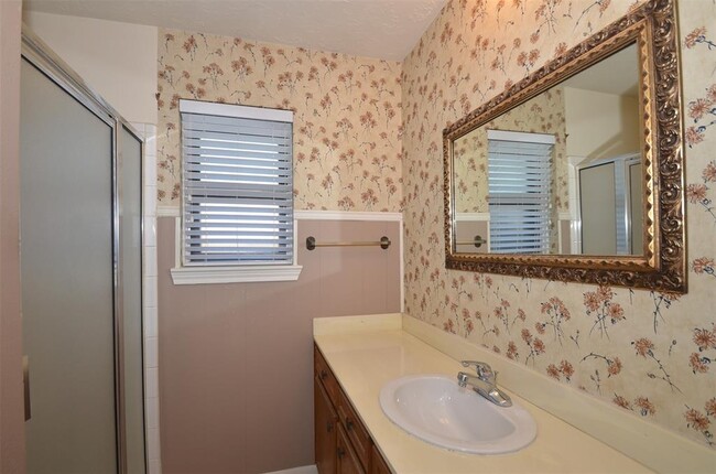 Building Photo - 13722 Lynnwood Ln