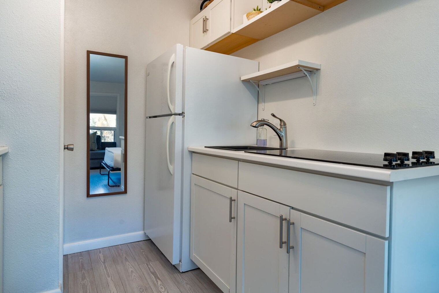 Building Photo - 900 E Hopkins Ave