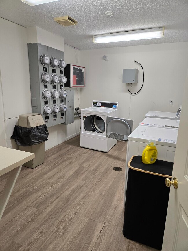 Building Photo - 4 Midhurst Rd