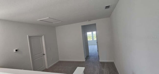 Building Photo - 548 Hart Ln