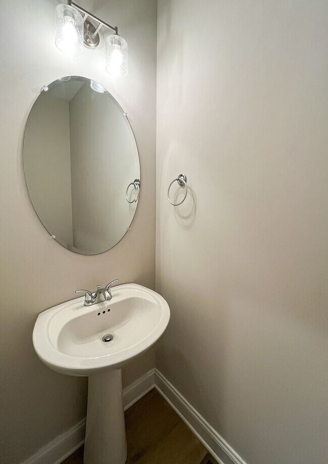 Building Photo - 1529 Birnam Dr