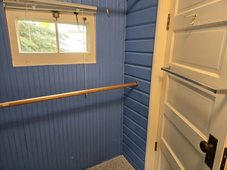 Closet in Powder Rm - 4005 N 24th St