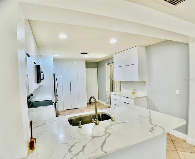 Building Photo - 1053 Chalcedony St