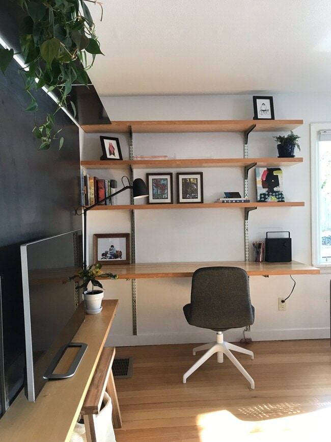 Building Photo - 2215 Dahl Ln