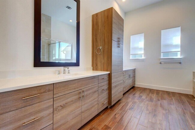 Building Photo - 6133 Seville Dr