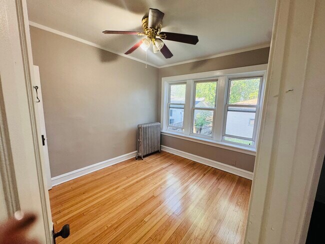 Building Photo - 6721 S Maplewood Ave