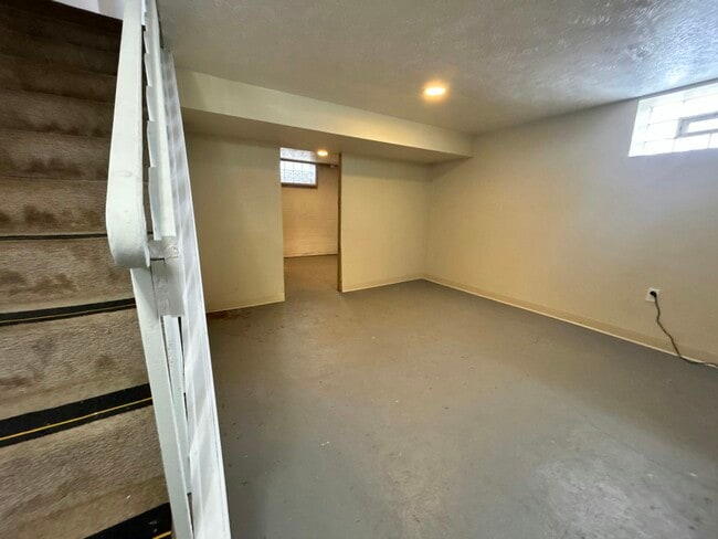 Building Photo - 215 Erhardt Dr