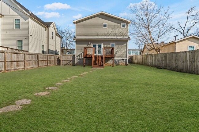 Building Photo - Beautiful North Nashville Home