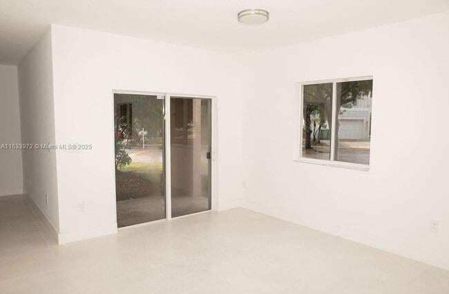 Building Photo - 273 SE 32nd Ave