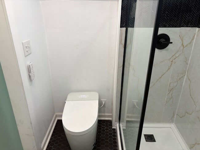 Building Photo - Jefferson 3