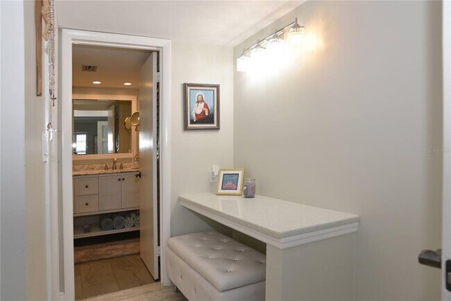 Building Photo - 4900 Brittany Dr S