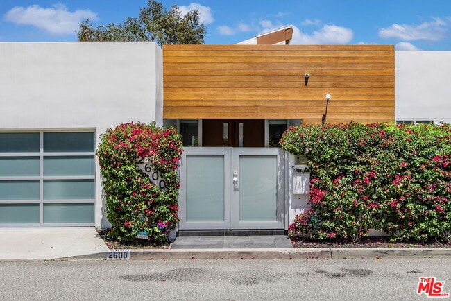 Building Photo - 2600 Carman Crest Dr