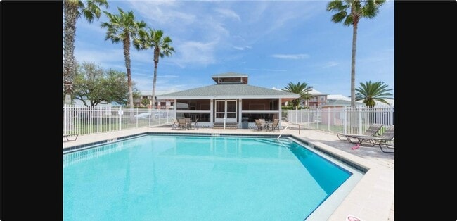 Building Photo - 210 Sixteenth St