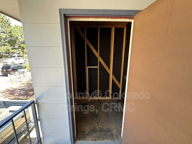 Building Photo - 1129 Cree Dr