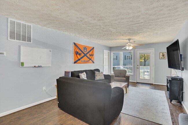 Building Photo - Southern Edge Condo Just Steps from Campus