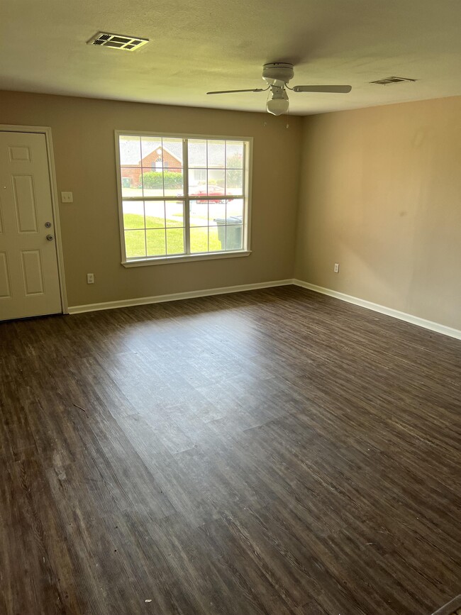 Building Photo - 1504 N Vintage Ln