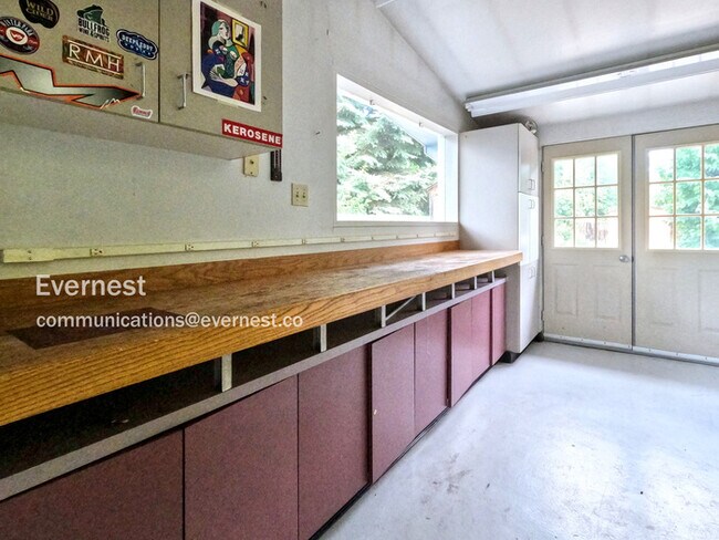 Building Photo - 712 Frontier Ct