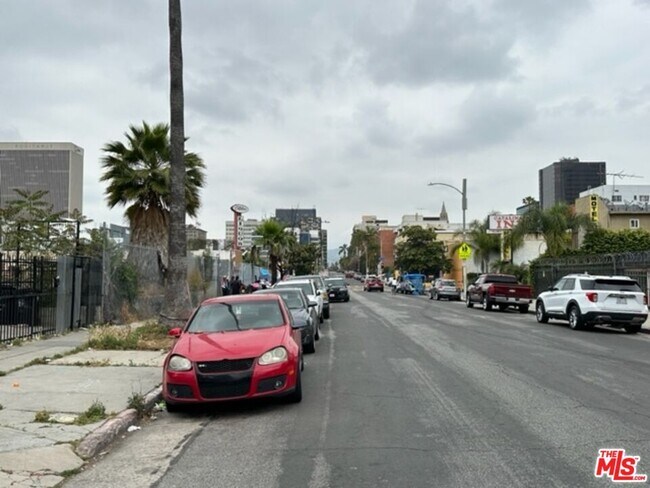 Building Photo - 836 S Catalina St