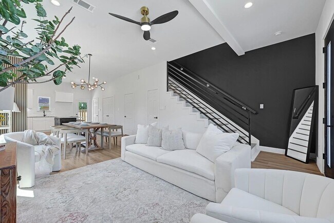 Building Photo - 6726 Dumble St