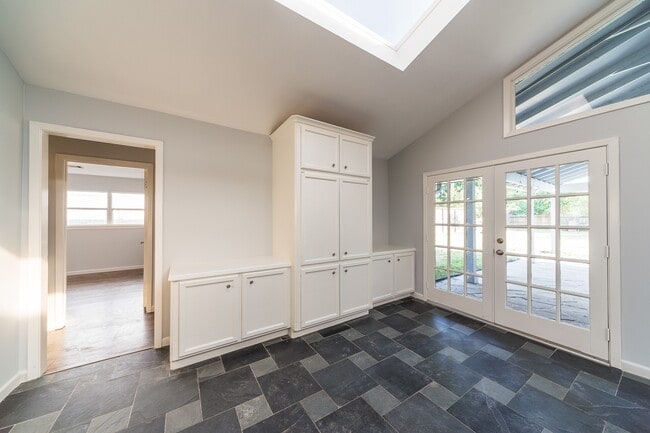 Building Photo - 3627 Tartan Ln