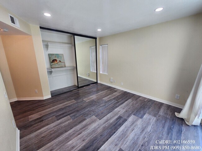 Building Photo - 13115 Le Parc Blvd