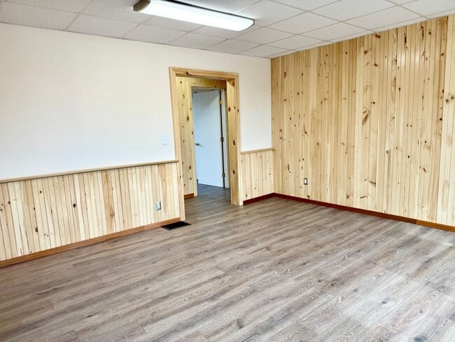 Building Photo - Well maintained inside and out