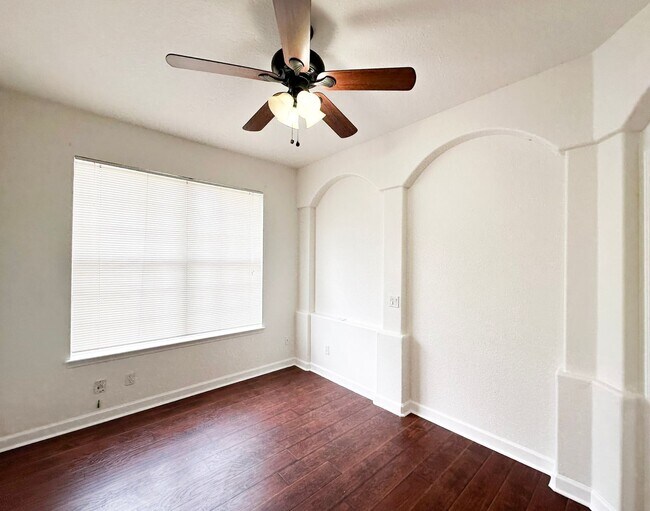 Building Photo - Beautiful 3/2 in Winding Cove with large f...