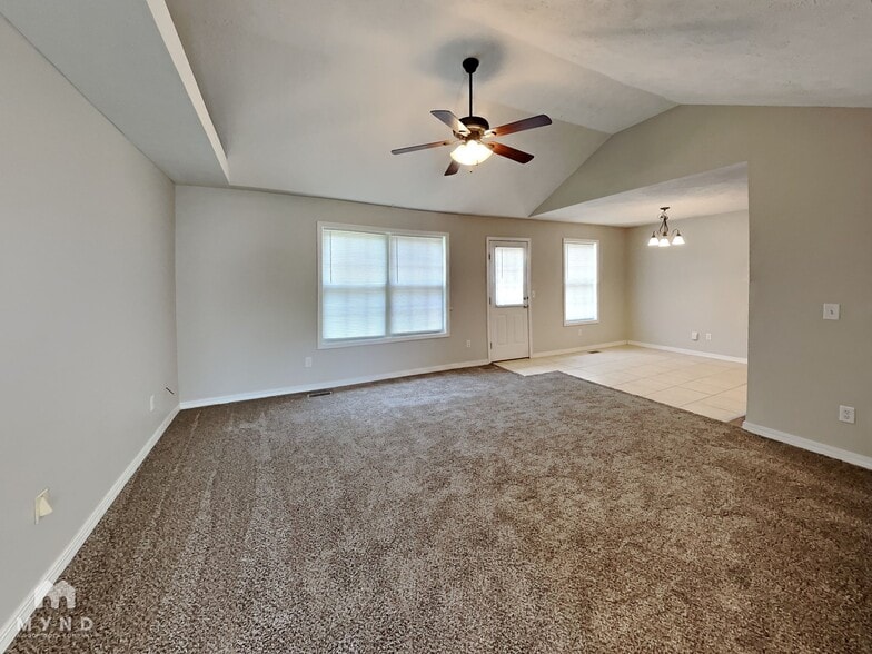 Building Photo - 634 S Mahn Ave