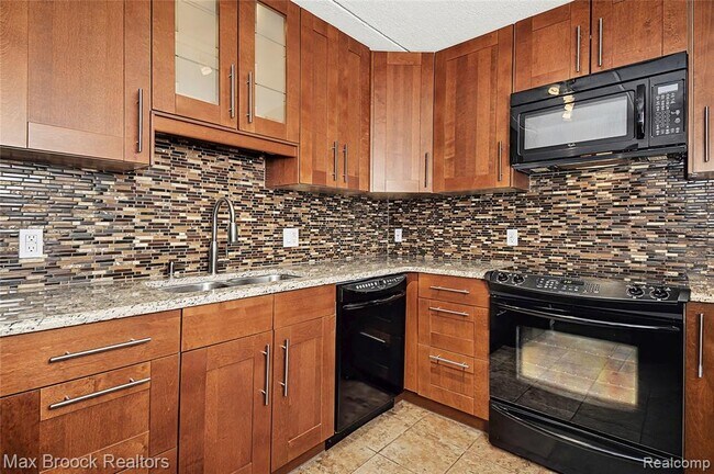 Building Photo - 35300 Woodward Ave