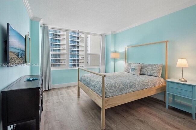 Building Photo - 3505 S Ocean Dr
