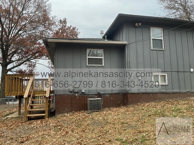Building Photo - Updated Duplex, Fort Osage School District