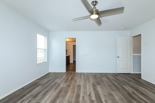 Building Photo - 302 Falling Pine Dr