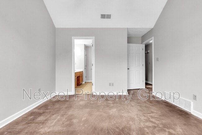 Building Photo - 2932 Churchwell Dr