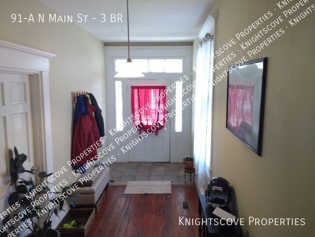Building Photo - Beautiful, large historic home with origin...