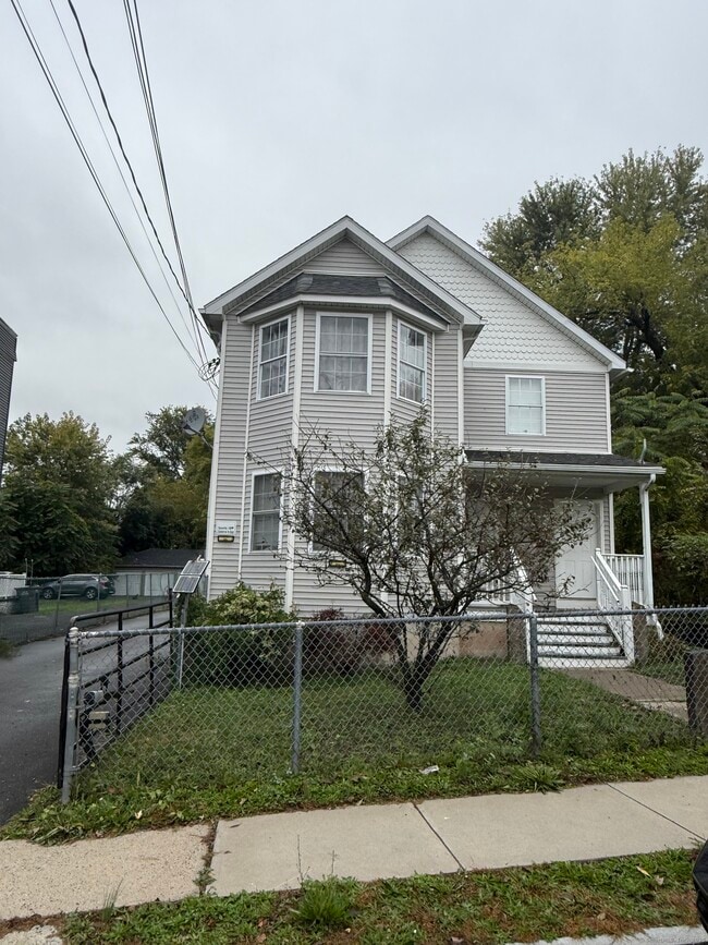 Building Photo - 12 Harbison Ave